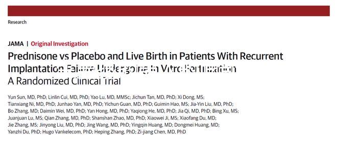 生男孩的男人的面部特征，這些特征表明是兒子